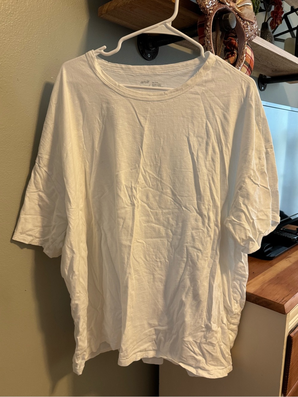 aerie Distressed/Vintage Style White Short Sleeve Boyfriend Tee